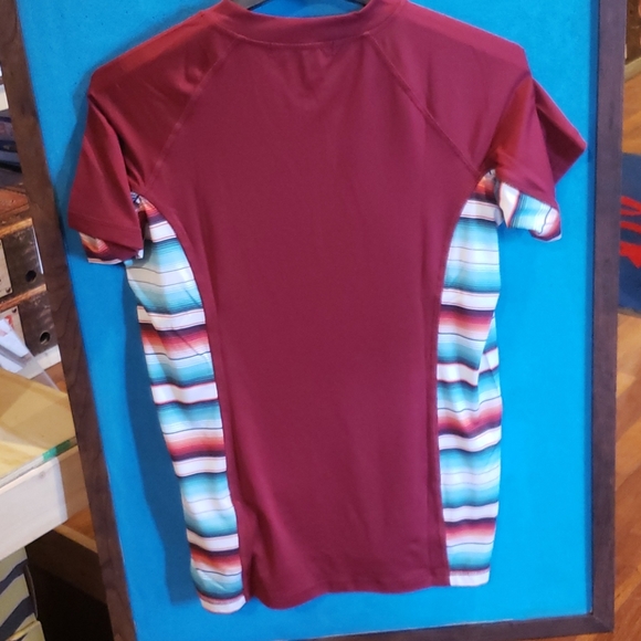 Serape side panel poly span short sleeve - Picture 3 of 6